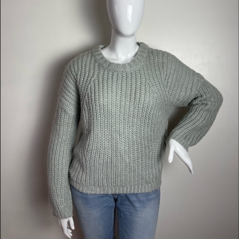 ⭐️Women's Crewneck Pullover Sweater - Universal Thread size XL‎